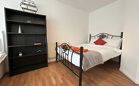 3 Bedroom House By M40 J4